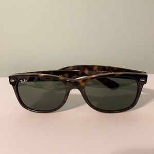 Ray-Ban RB 2132 New Wayfarer sunglasses